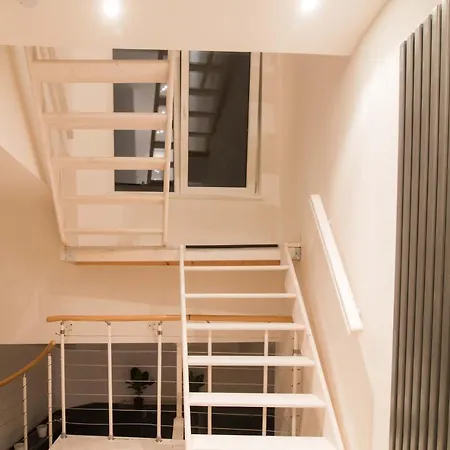Full 4 Floors House At The Center-2